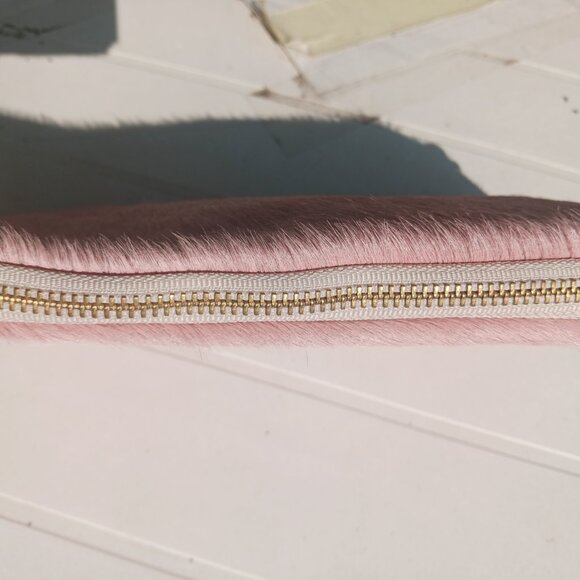 Parker&Hyde Crossbody Blush cowhide purse with strap. - Picture 3 of 7